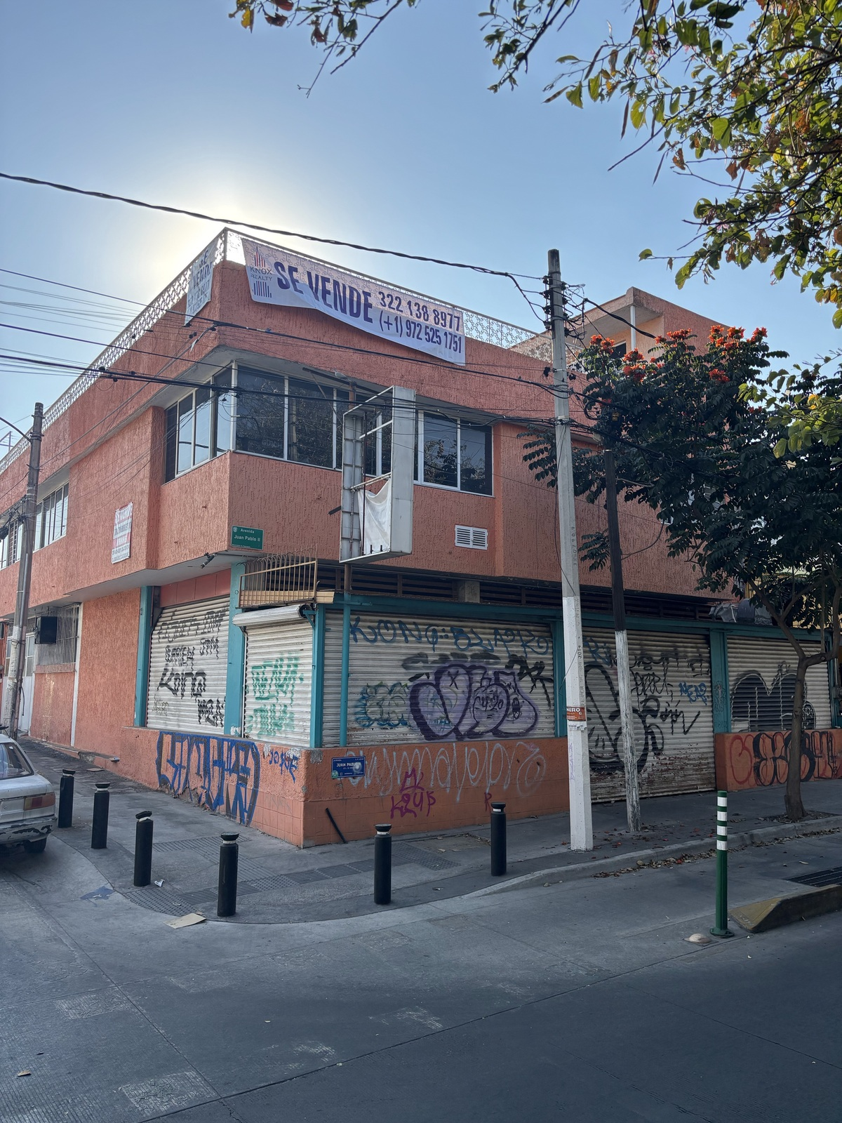 Se vende Casa con Local Juan Pablo II